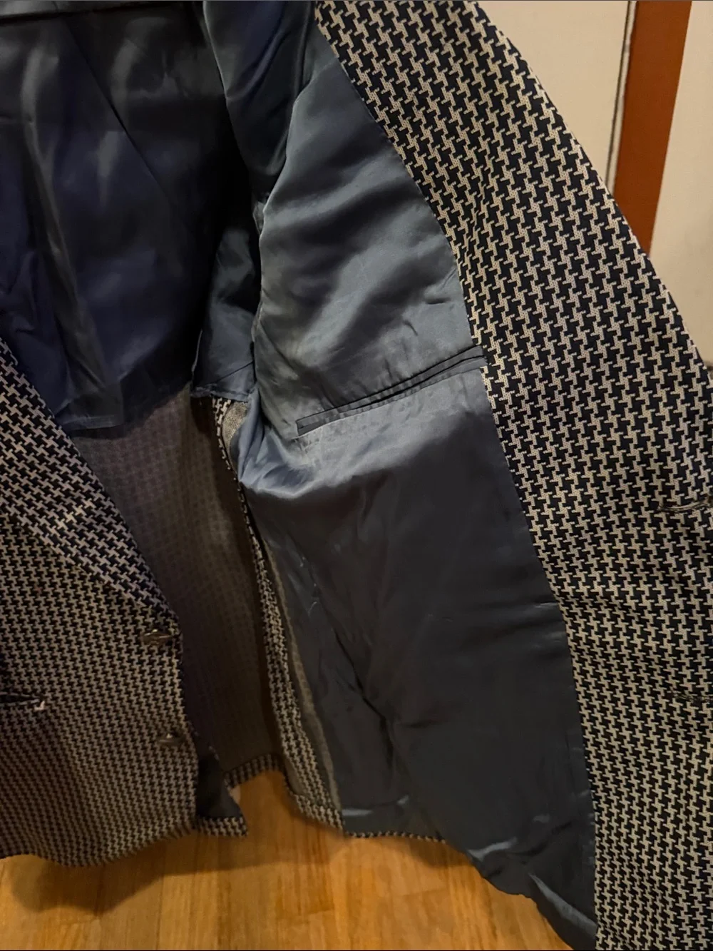 Classic Houndstooth Sport Coat in Navy and White